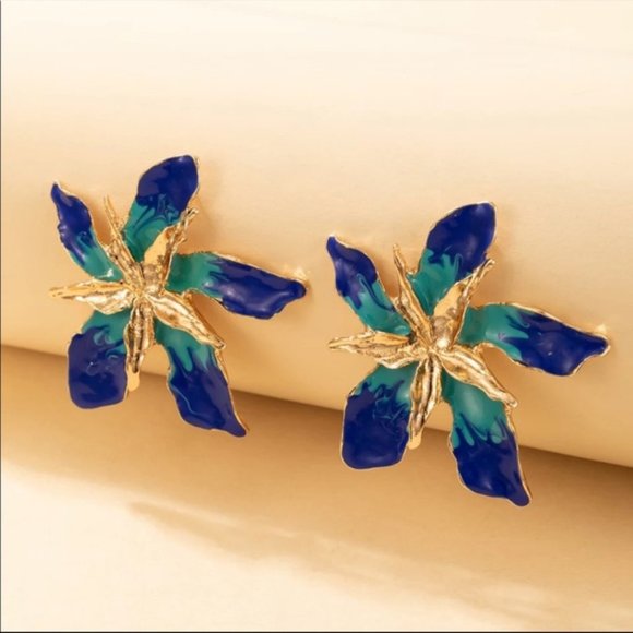Ocean Blue Flower Earrings - Picture 4 of 4